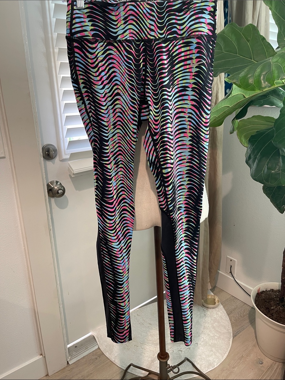 Nike Vibrant Wave-Print Leggings in Black with Neon Accents
